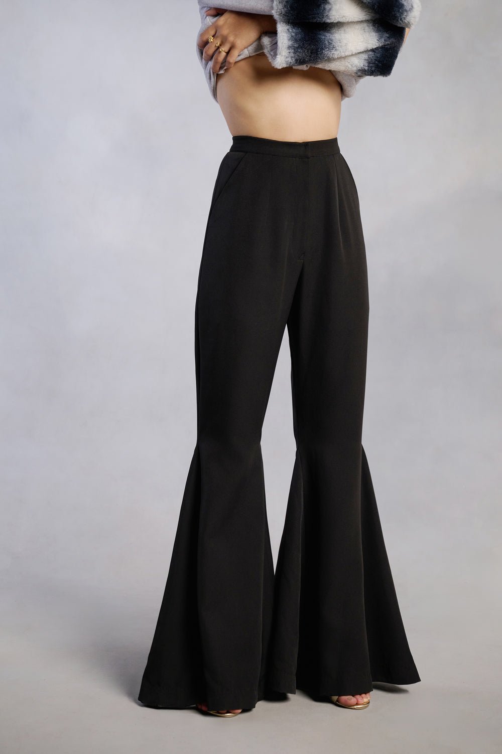 Macy Black Fit and Flared Pants - Zabella